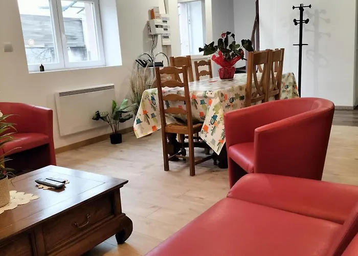 Maison A 8 Min De Saint En Lieu Calme Proche Nature Lacs, Foret, Parcs Appartement