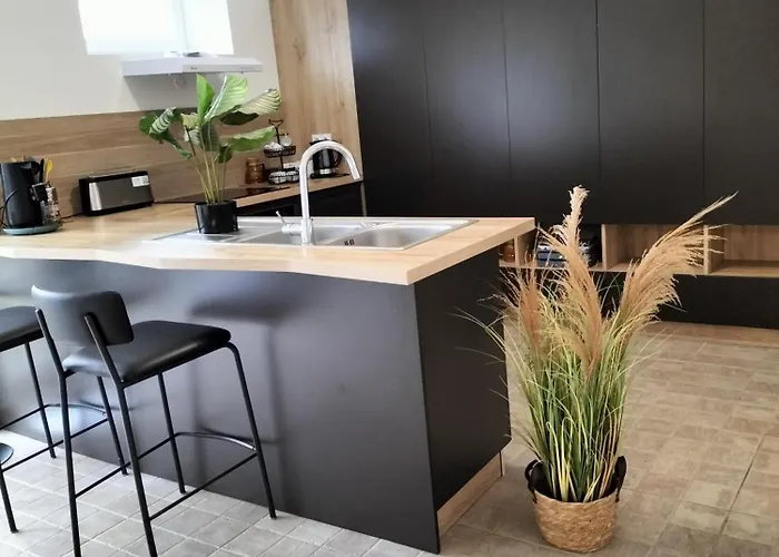 Maison A 8 Min De Saint En Lieu Calme Proche Nature Lacs, Foret, Parcs Appartement